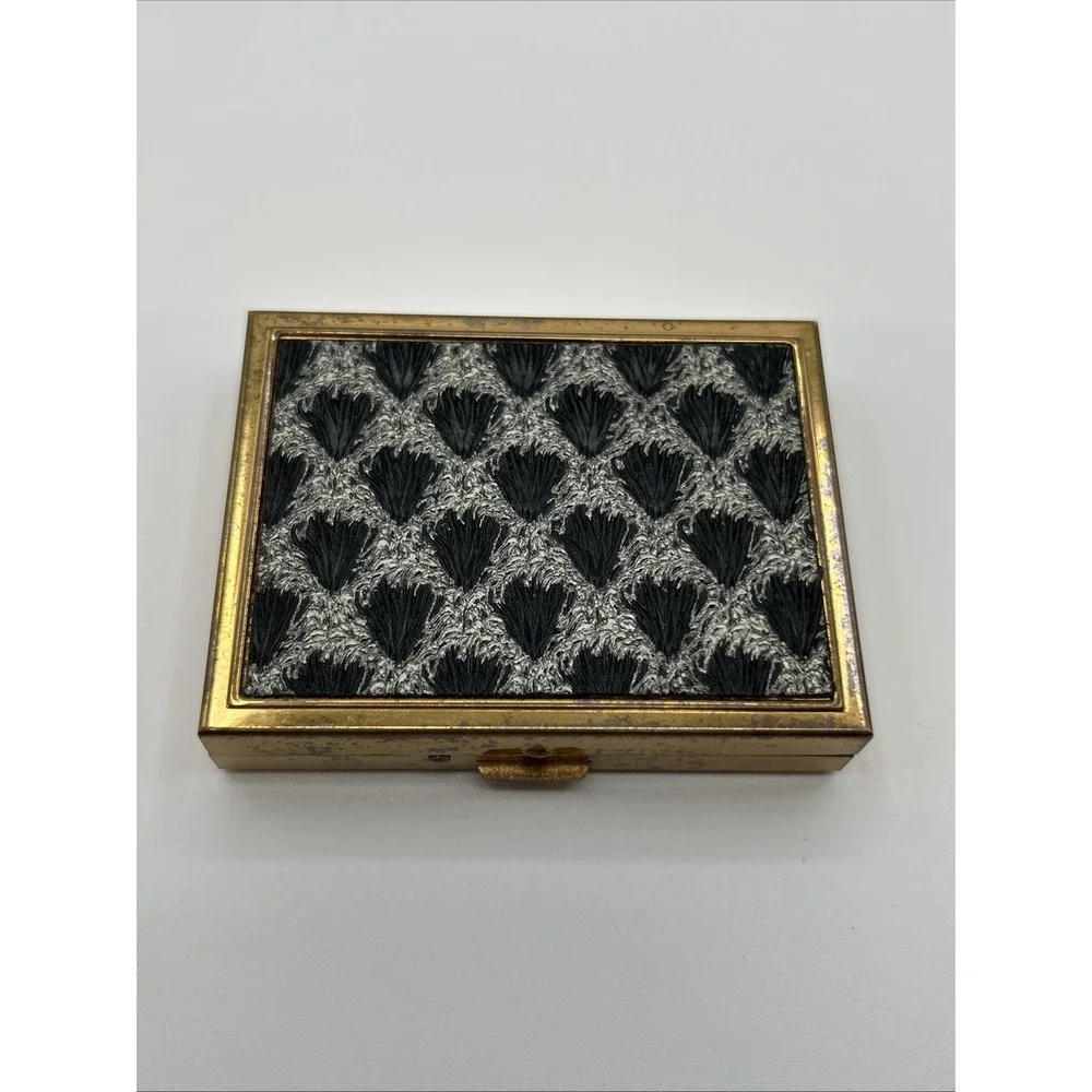 Vintage Zell 5th Avenue Powder Compact Black Etched Floral Pattern Design Clasp